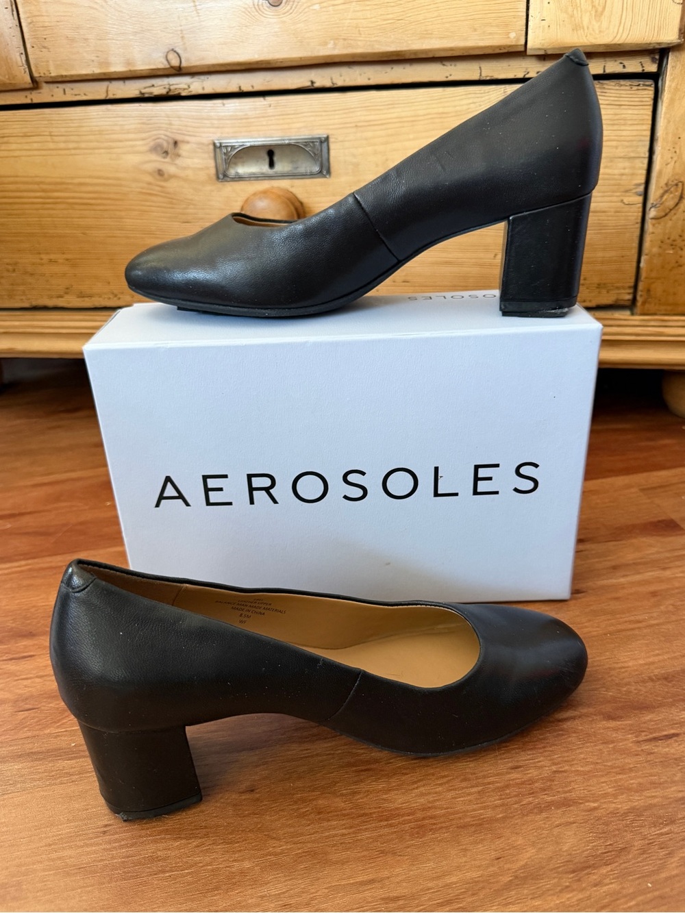 AEROSOLES Comfortable Mid Heel EBEL Pumps in black leather, 8.5, EUC.